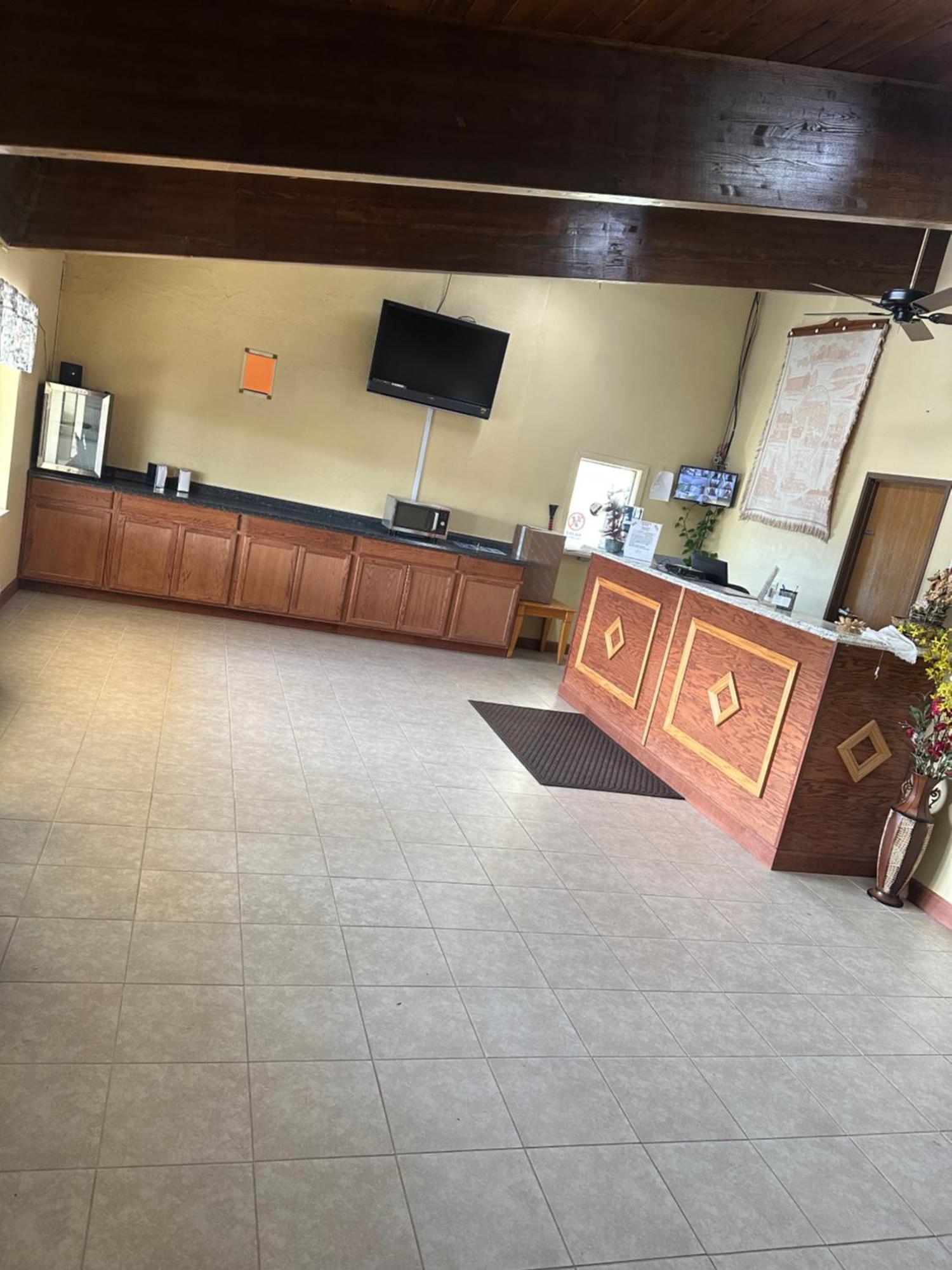 Executive 2* Zanesville