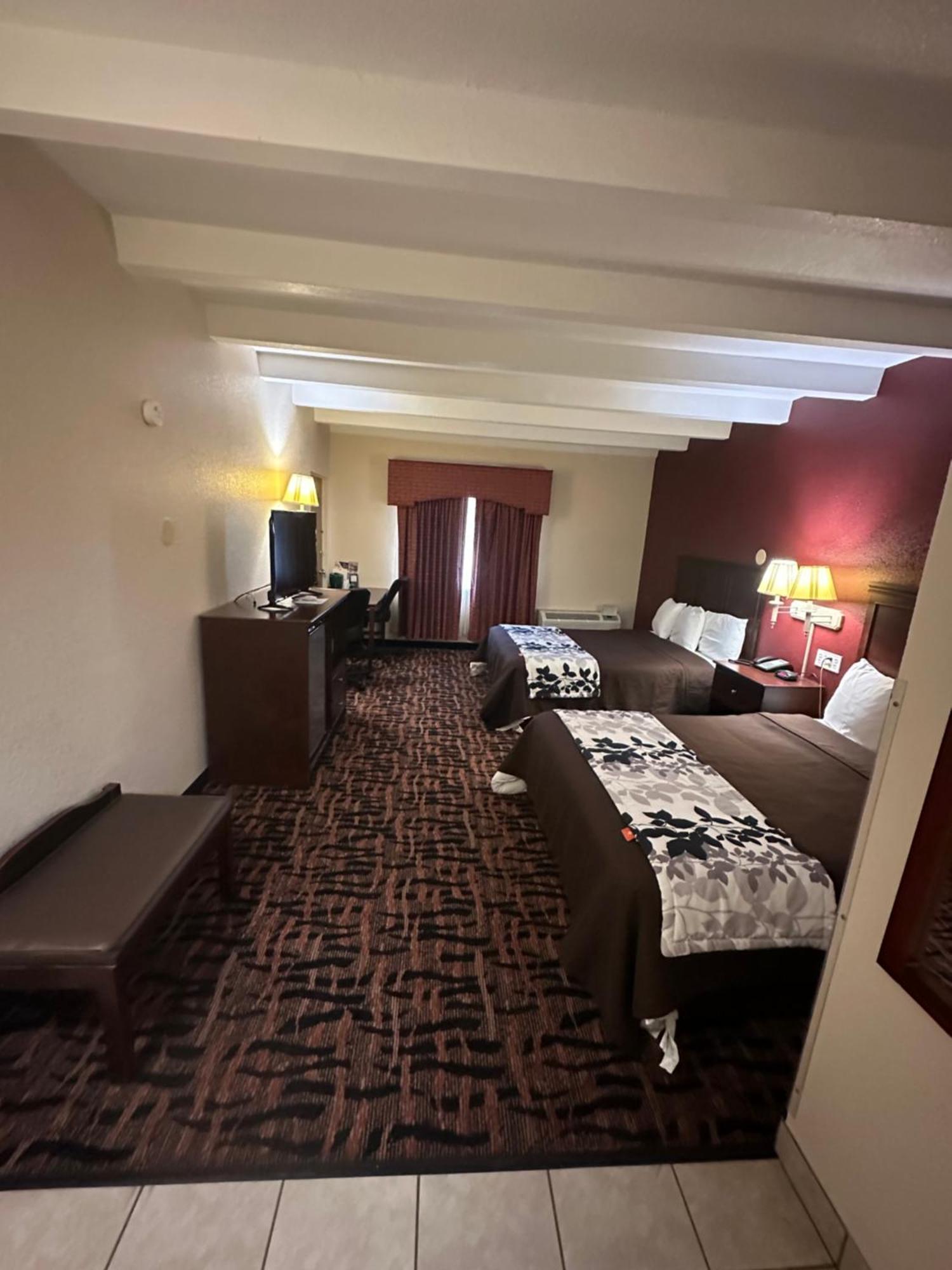 Executive Inn 2*