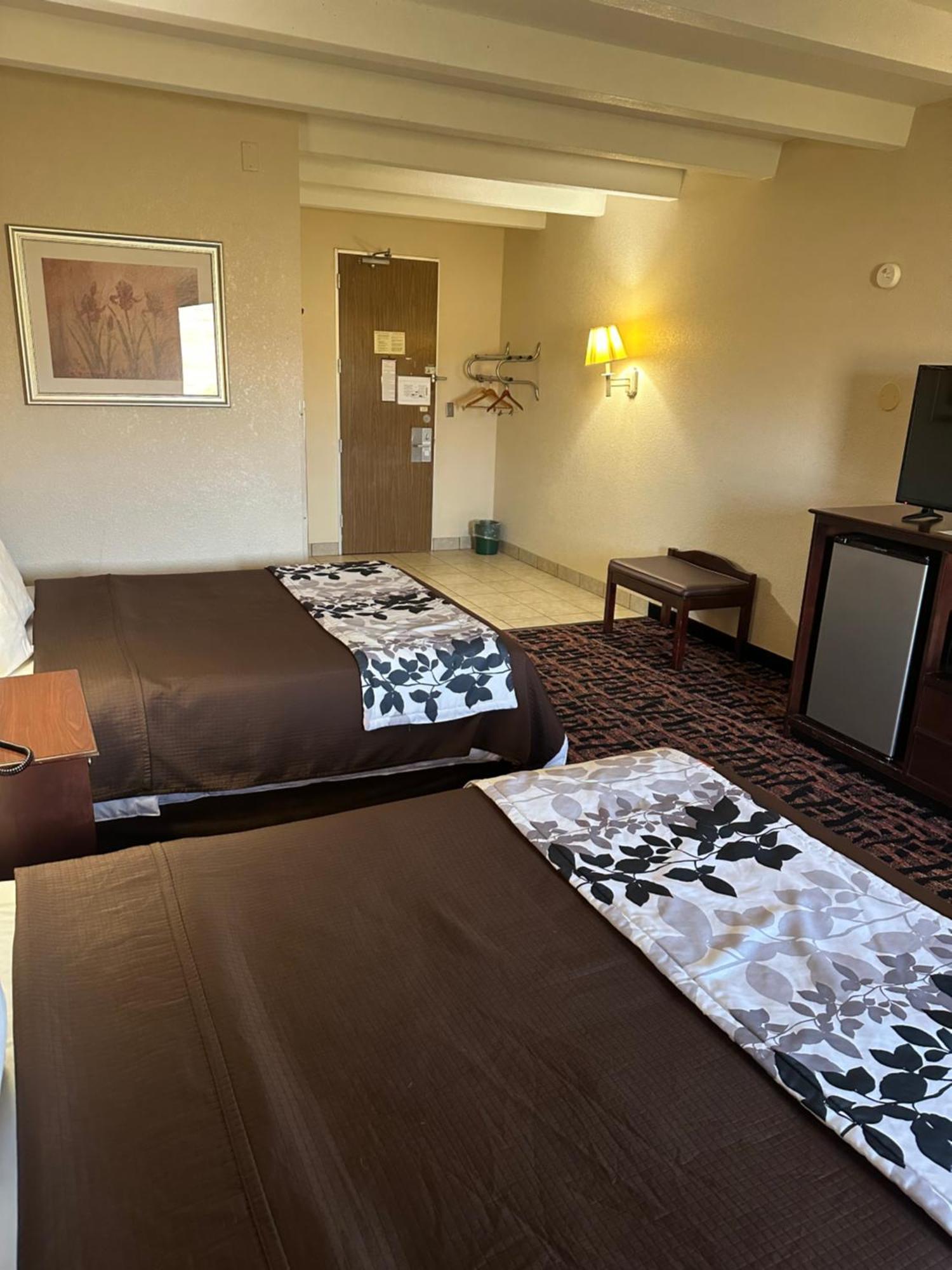Executive 2* Zanesville
