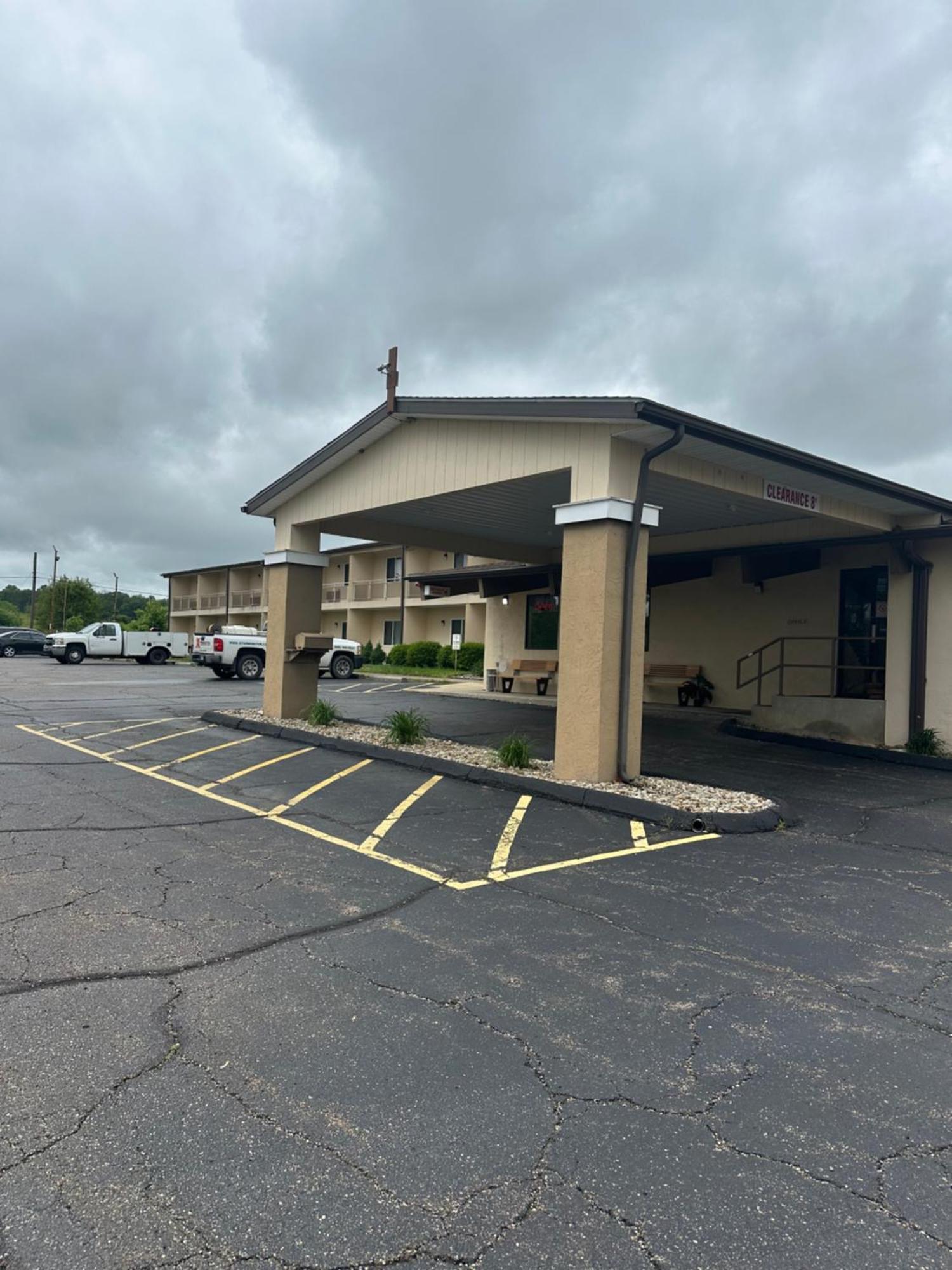 Executive Inn 2*